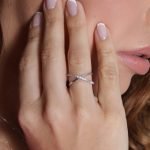 Anillo cruzado diamantes